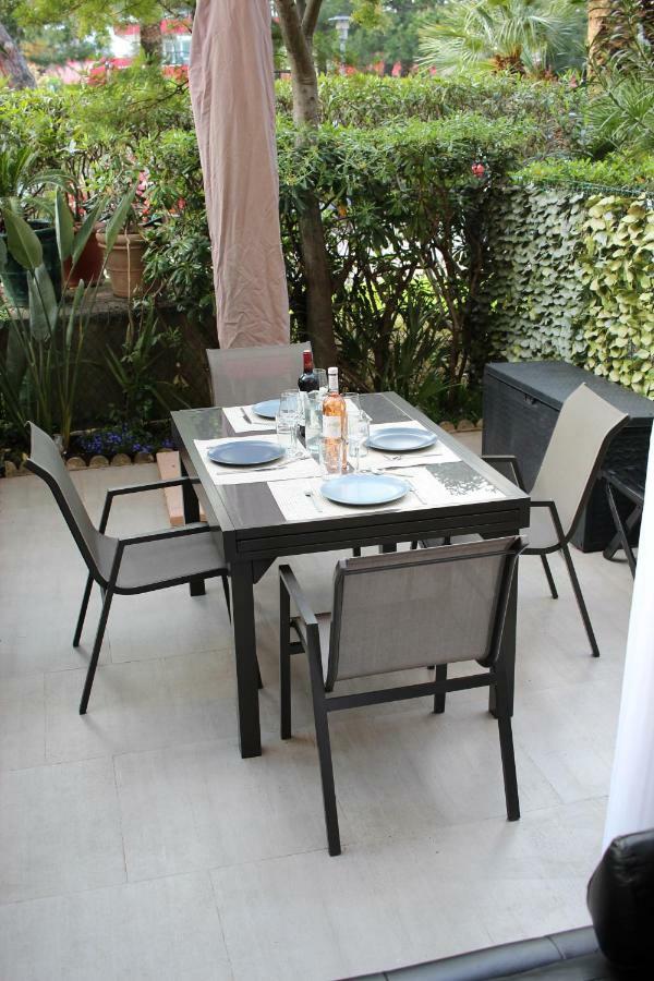 Bel Appartement Les Pieds Dans L'Eau Villeneuve-Loubet Dış mekan fotoğraf